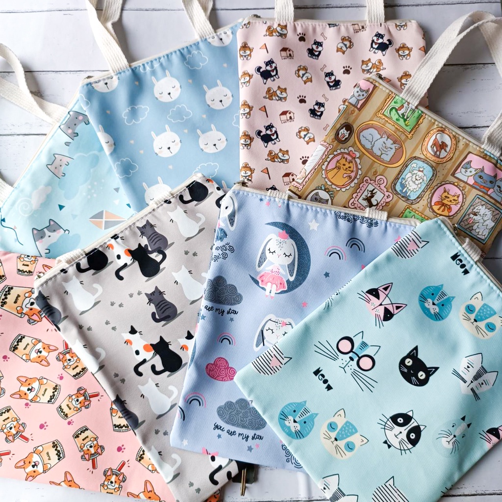 {พร้อมส่ง} กระเป๋าผ้า ลายการ์ตูน น่ารักๆ ใบเล็ก แคนวาสกันน้ำ ผ้าลื่น PVCพิมพ์ลาย มีซิป