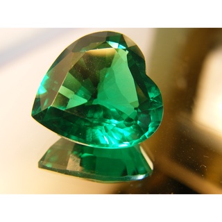 มรกต พลอย columbiaโคลัมเบีย Green  Emerald  very fine lab made OVAL shape 20X20 มม mm...25 กะรัต carats (1 เม็ด carats )