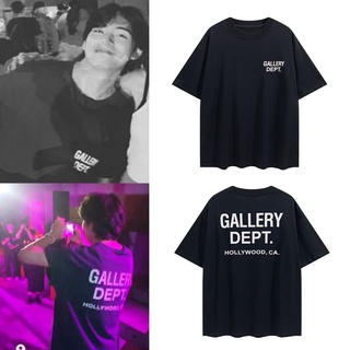 KPOP BTS V GALLERY DEPT เดียวกันผ้าฝ้ายแขนสั้นเสื้อยืดผู้ชายผู้หญิงขนาดพิเศษแฟชั่นที่เรียบง่ายพิมพ์แขนสั้นด้านบน 2022 ฤดูร้อนใหม่สไตล์เกาหลีหลวมสบายๆป่าเสื้อ TEE