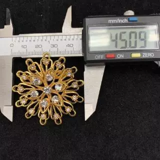 Vintage Jewelry เข็มกลัด 4.5cm ลายดอกไม้ แฟชั่น คลาสสิก เข็มกลัดเพชร สิทอง 1pcs