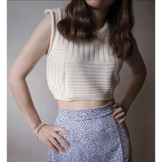 Crop knit on top  เสื้อครอปทอปผ้าไหมพรมทอแน่นๆ ผ้านิ่มมากพร้อมส่ง💕รอบอก32-40”