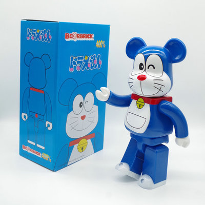 400 % Bearbrick Doraemon Pvc โมเดลตุ๊กตาของเล่นสําหรับเด็ก ( สุ่มสี Box )
