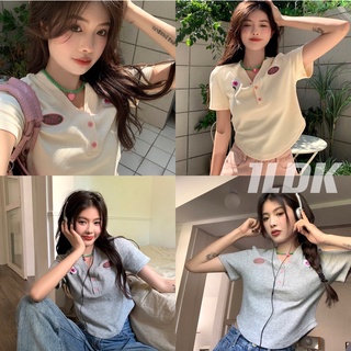 1LDK🌈พร้อมส่ง🌈เสื้อครอป ผ้าโปโล แขนสั้น รัดรูป ปลายเสื้อโค้ง กระดุมแกะได้(63410)