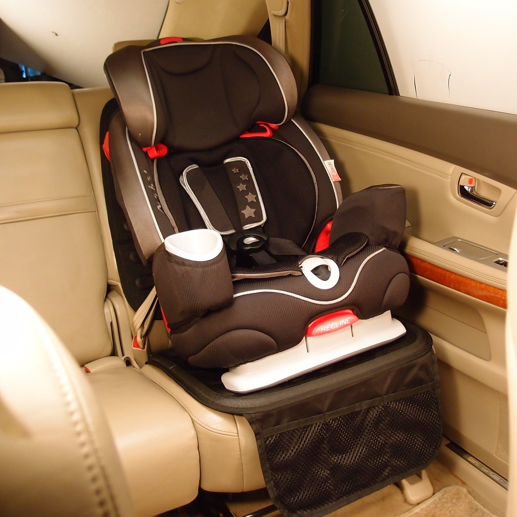 EightShop คาซีทเด็ก คาร์ซีทติดเบาะรถยนต์ เบาะรองคาร์ซีท ที่นั่งเด็กในรถ Child Car Seat Protector คาร์ซีทกระเช้า car seat