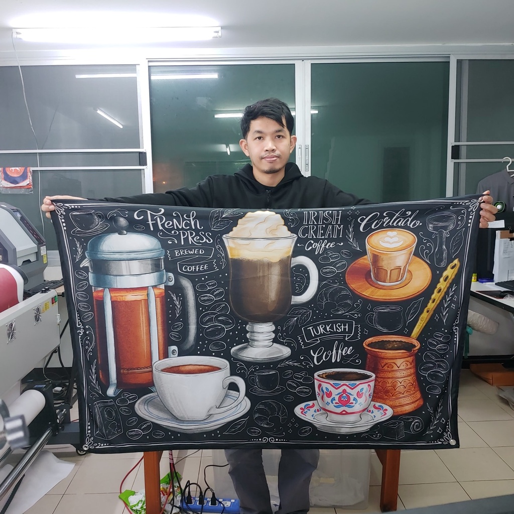 ป้ายผ้า ร้านกาแฟ (มีของแถม) ป้ายผ้าแต่งร้าน กาแฟ สำหรับ คนขายกาแฟ ผ้าพิมพ์ลาย ทนแดด ทนฝน แบรนด์ไทย รับประกัน