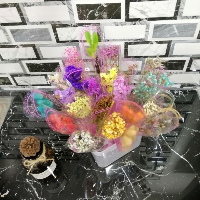 ดอกไม้แห้ง💐 มุมนี้ช่อละ​ 12บาท​ มีราคาส่ง​ขั้นต่ำ3ช่อนะจ๊ะ