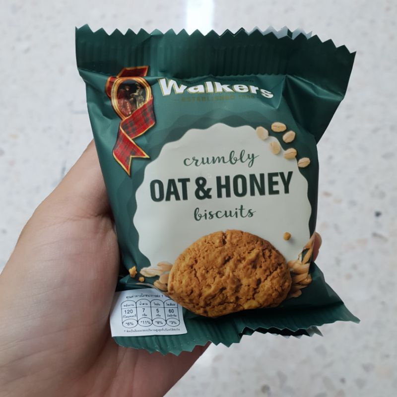 วอคเกอร์ คุกกี้ข้าวโอ๊ตผสมน้ำผึ้ง Walkers Oat & Honey Biscuit 25g.