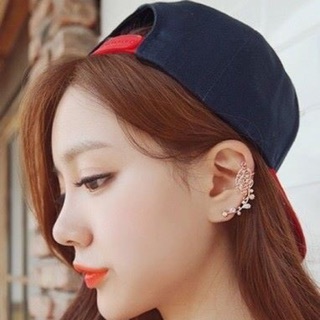 พร้อมส่ง Ear cuff หรือหนีบหู ตัวนี้ไม่ต้องเจาะหูเลยก็ใส่ได้ค่ะ เป็นแบบหนีบหมดเลย มีสีทอง