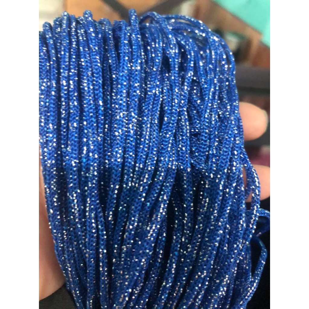 เชือกร่มดิ้นเงิน ขนาด 500g. หากลูกค้าต้องการสีอื่น ๆ  ทักทายสอบถามทางข้อความมาได้นะคะ ทางร้านทอเอง มีทุกสีค่ะ