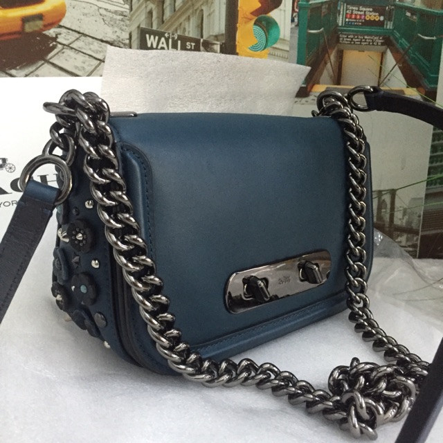 [ส่งฟรี] กระเป๋าสะพาย Coach swagger สีน้ำเงิน