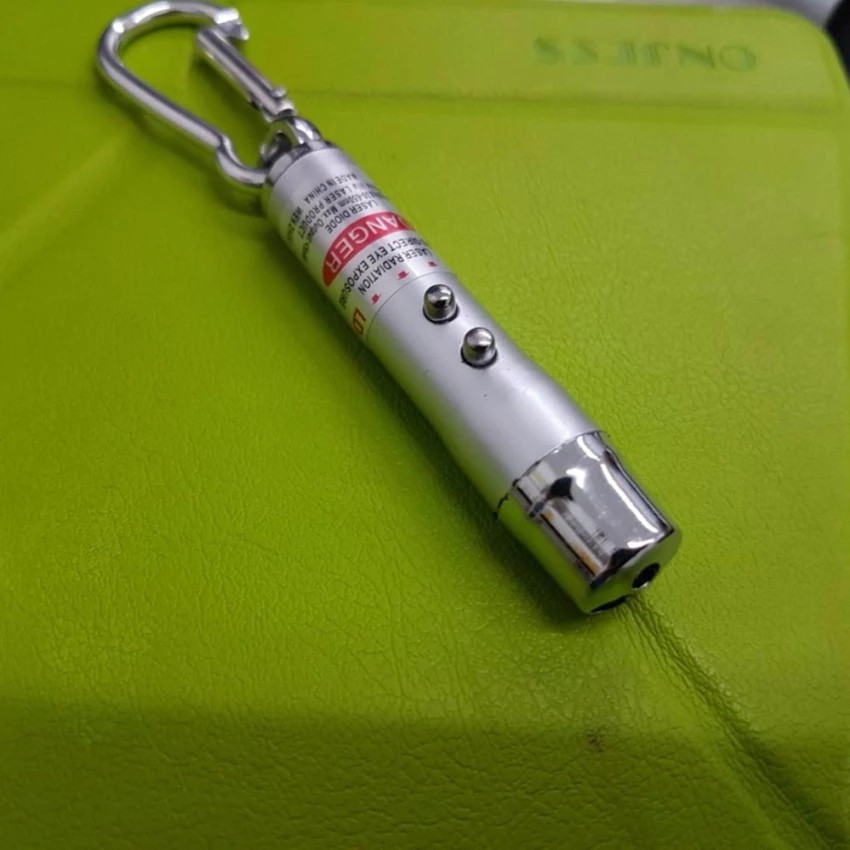 พวงกุญแจปากกาเลเซอร์พ้อยเตอร์ไฟ LED+แสงเลเซอร์+ ไฟสีม่วงตรวจธนบัตรปลอม ทางร้านส่งแบบคละสี