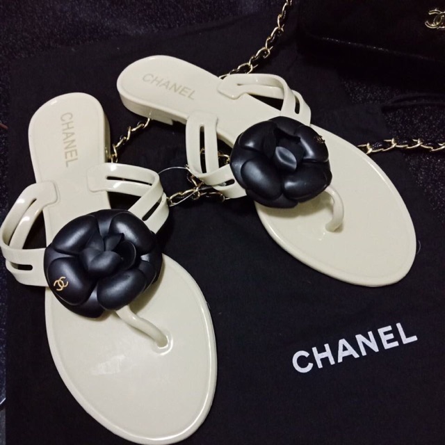 ของแท้ 💯% รองเท้า Chanel Sandal Size 37 ของแท้แน่นอน ใส่ไม่กี่ครั้ง สภาพนางงาม วันนึ้วันเดียว 999 บาท