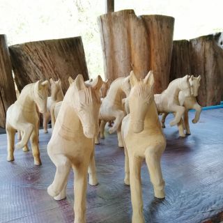 ม้าเเกะสลัก​สูง​ 8​นิ้ว ตัวล่ะ​ 139 บาท