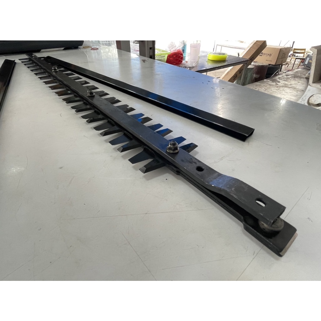 อะไหล่ใบมีดใช้ได้22”-26” ของเครื่องตัดแต่งพุ่มไม้(แบบน้ำมัน) แข็งแรงทนทาน คมกริบ!