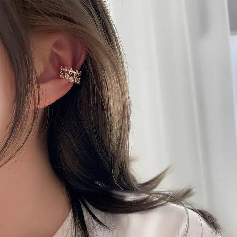 ต่างหูหนีบคริสตัลหยดน้ำ • Crystal Drop Ear cuff