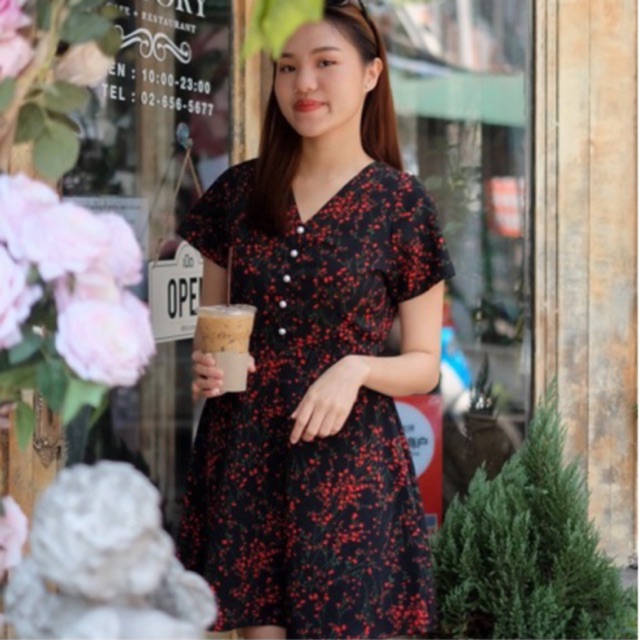Half pearl button เดรสซิปหลังแต่งกระดุมมุกหลอก ช่วงบน ปล.ลายใหม่มีมากกว่าในตัวเลือก ทักแชทค้า