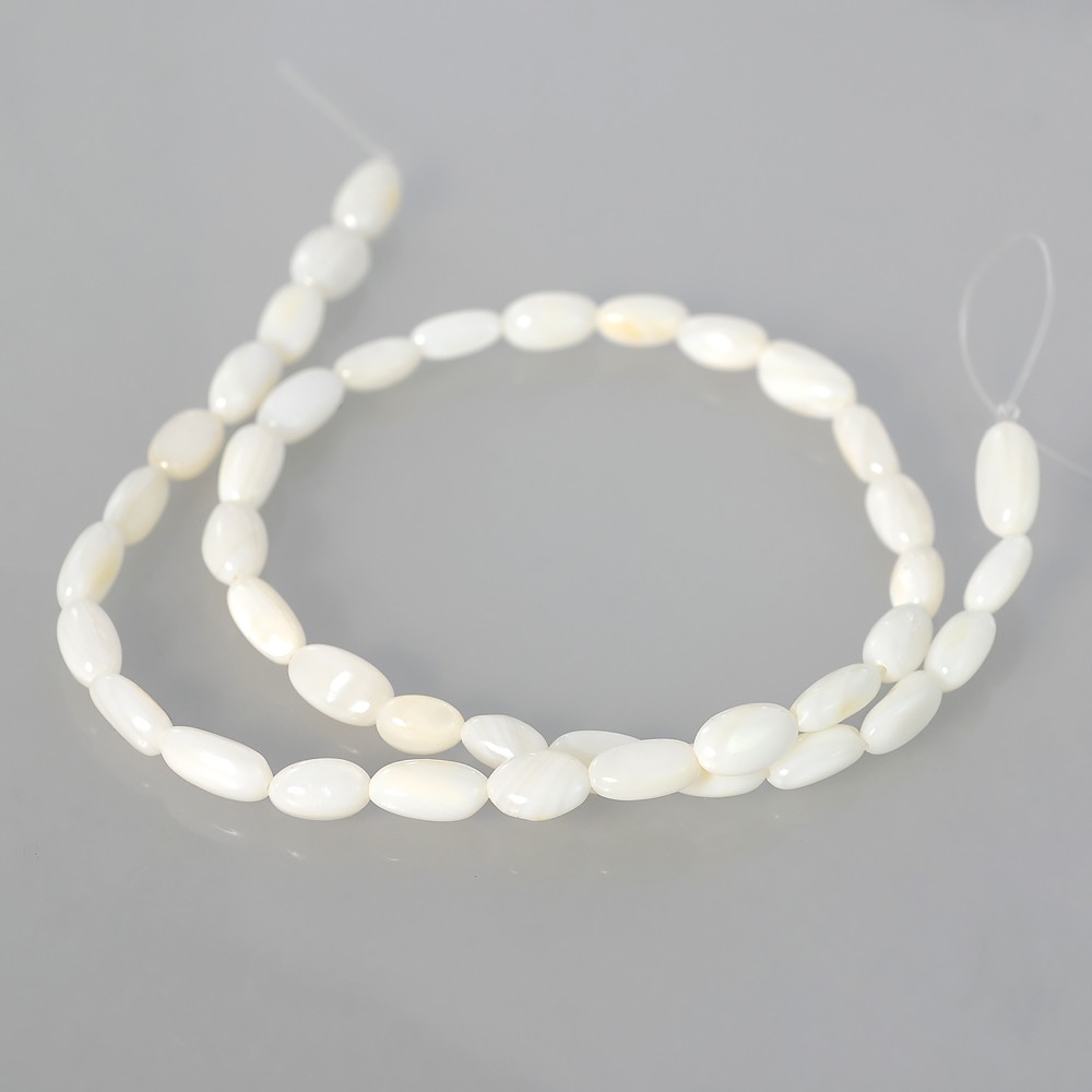 เปลือกหอยแท้ (mother-of-pearl) ทรงไข่แบน (Flat Oval) 6x10 mm. - (LZ-0386 สีขาว)