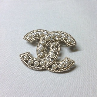 เข็มกลัดbrooches แบบชาแนล สวยดูดี แบบไฮแบรนด์ เกรดพรีเมี่ยม