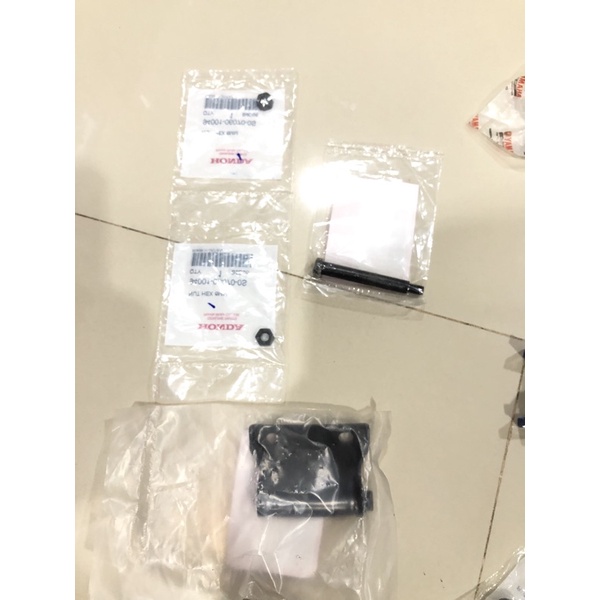 บานพับเบาะเวฟ125S,R/เวฟ125บังลม/เวฟ100Sยูบ็อคแท้ศูนย์🔹ได้4ชิ้น