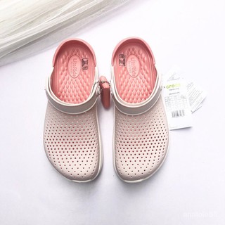 （รองเท้าแตะ）LiteRide CROCS ของผู้หญิงรองเท้าชายหาดเปลือยสีชมพูรองเท้าชายหาด