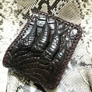 crocodile skin genuine wallet brown lacing craft.กระเป๋าสตางค์หนังจระเข้แท้