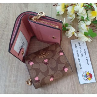 พร้อมส่ง 2,990.- รวมส่งSNAP WALLET IN SIGNATURE CANVAS WITH HEART FLORAL PRINT (COACH C2867)สี  IM/KHAKI RED MULTI