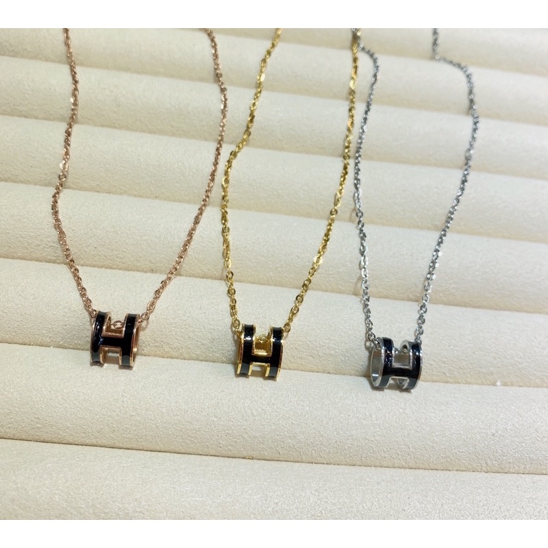 สินค้าขายดี สร้อยคอจี้ลงยาลายH สแตนเลส ใส่ไม่แพ้ไม่ดำ - รูปที่ 5
