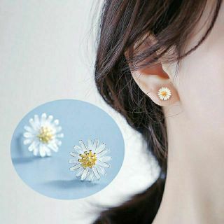 ต่างหูเดซี่ เงิน 92.5 • Daisy Earrings