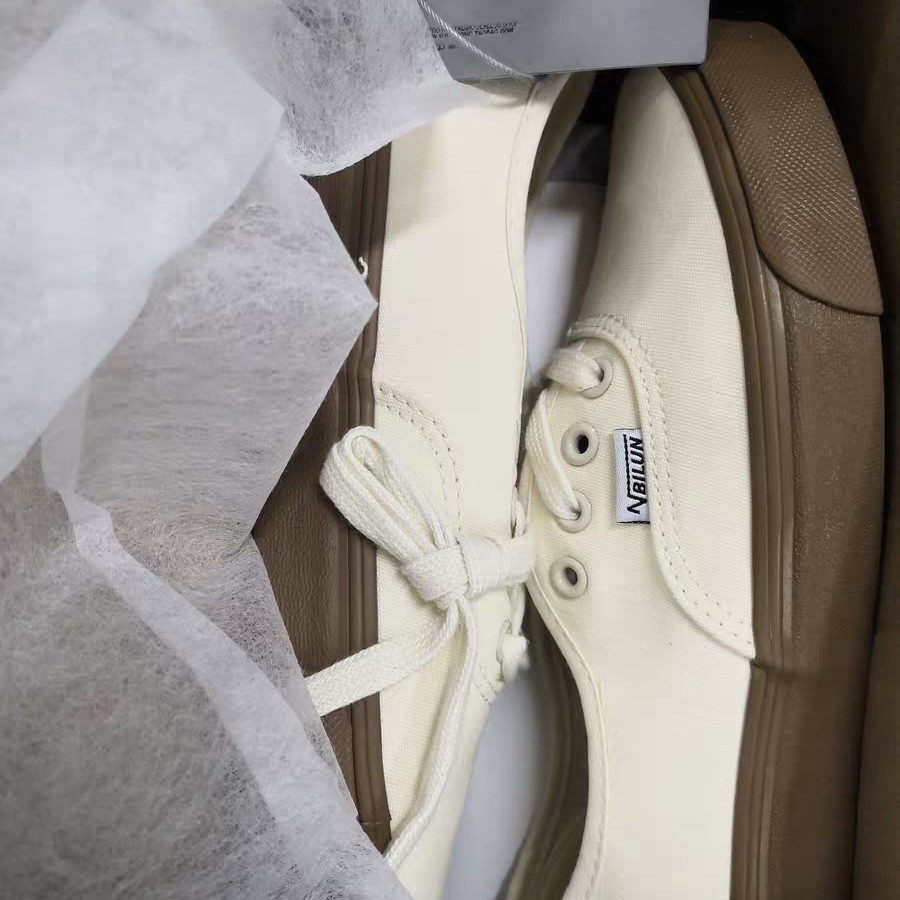 "พร้อมส่ง" [size:35-44]  รองเท้าผ้าใบสีครีมพื้นน้ำตาล แนวสตรีท วินเทจ