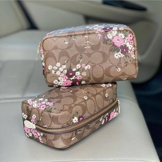 กระเป๋าใส่เครื่องสำอางค์ Coach