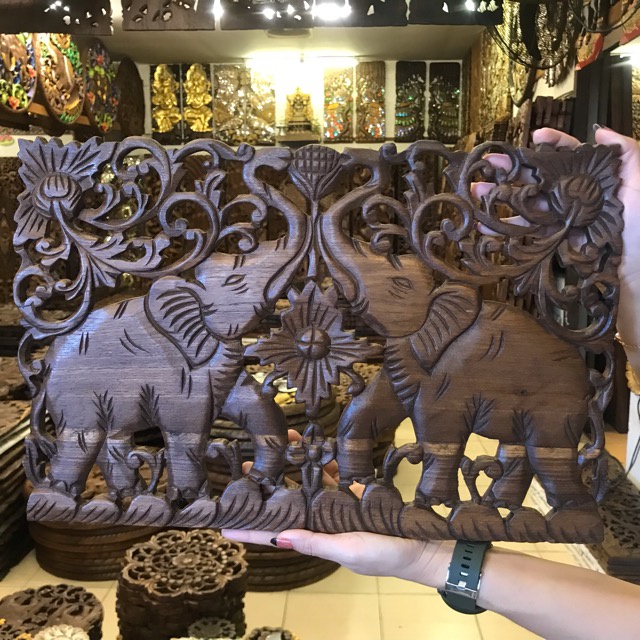 แผ่นไม้แกะสลัก ไม้สัก งานฝีมือ ฉลุลายช้างคู่ ขนาด 30*45 ซม. ประดับตกแต่ง