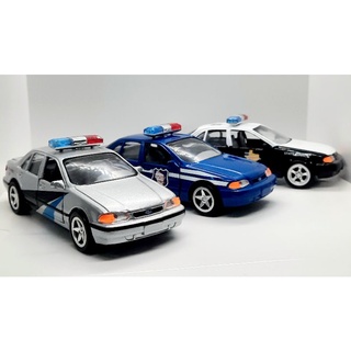 โมเดลรถตำรวจ US State Police - Ford Victoria Scale 1:32 ความยาวรถ 5 นิ้ว ขายเป็นชุด 3 คัน สำหรับมอบให้เป็นของขวัญ-สะสม