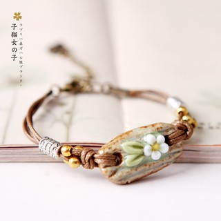 { พร้อมส่ง } สร้อยข้อมือแต่งจี้เซรามิกรูปดอกไม้