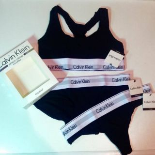 CK Calvin Klein Sport Set รุ่นคลาสสิค บรา CK เซต บรา+กางเกงในขาเว้า