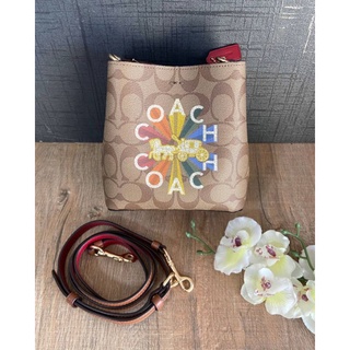 แท้💯% Coach C6835 Mini Town Bucket ส่งฟรีค่ะ