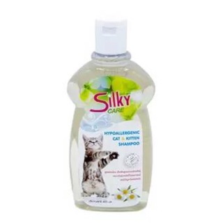 Silky Care Hypoallergenic Cat and Kitten 400 ml. ซิลกี้ แคร์ แชมพูสูตรอ่อนโยนสำหรับลูกแมวและแมวทุกสายพันธุ์ 400 มล.