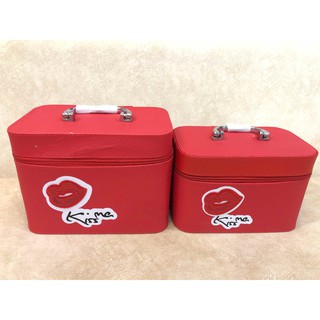 กระเป๋าเก็บเครื่องสำอาง แบบที่ 33  แดงด้าน KISS ME  Cosmetic bag &lt;พร้อมส่ง&gt;