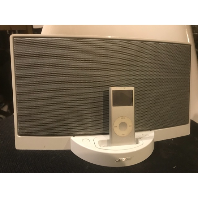 ลำโพง BOSE SoundDock รุ่นแรก สีขาว อะแดปเตอร์แท้ พร้อม iPod nano 2gb ไว้ฟังเพลงกันเต็มเสียงไปเลยจ้า