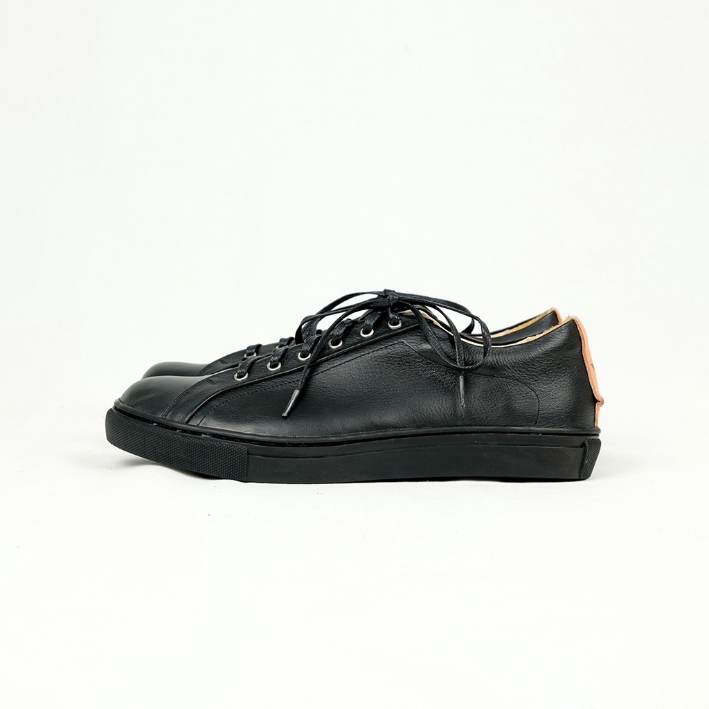 Moonlife Life Sneaker  - Black all รองเท้าหนังวัวแท้