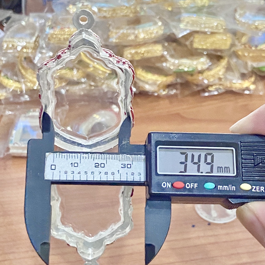 กรอบพระ เหรียญเสมาใหญ่ หลวงพ่อพัฒน์ กรอบภายในขนาด3.5*5.0cm ตลับเงิน (เงินผสม) ไม่ใช่งานชุบ เป็นงานผสมเนื้อ เกรดดำล้างได้