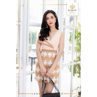 KARAT Boutique // Size S ใหม่ป้ายห้อย (มีรอยเปื่อน ทักแชทเพื่อรับส่วนลด) เดรสแขนกุดคอปกซ้อน 2 ชั้น กระโปรงผ้าลูกไม้ทอลาย
