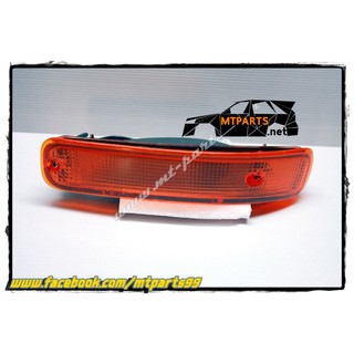 ไฟในกันชนหน้า+ขั้ว ขวา TOYOTA COROLLA AE92 โดเรม่อน HEADLAMPS ขวา 108492-R