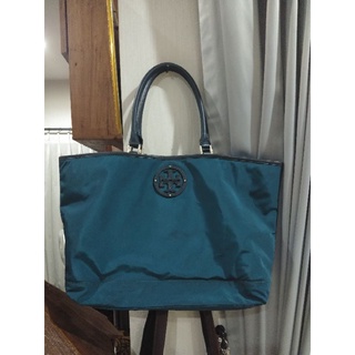 Tory Burch tote Shopping nylon bag กระเป๋าแบรนด์เนมแท้มือสองสภาพดีไม่มีตำหนินะมีร่องรอยใช้งานบ้าง