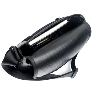 Rubber Killer - PURI (กระเป๋าสะพายข้าง, ยางทั้งชิ้น, ขนาดพอดี, มีช่องเล็กใส่ของ) - 100090003