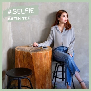 Selfie Satin Tee / Sage green color