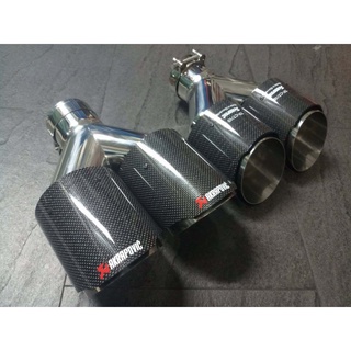 ปลายท่อ ชุดคู่ ซ้าย-ขวา แบบเปิดหัว หุ้มไฟล์เบอร์คาร์บอนเคฟล่าแท้ AKRAPOVIC ขนาดของคอสวม 2.5 นิ้ว ขนาดปลายท่อออก 21 นิ้ว