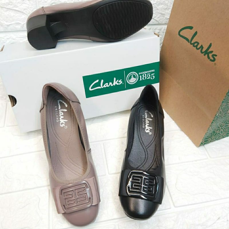 CLARKS Khloe รองเท้าทํางานส้นเตารีดหนังผู้หญิง Size 36-40