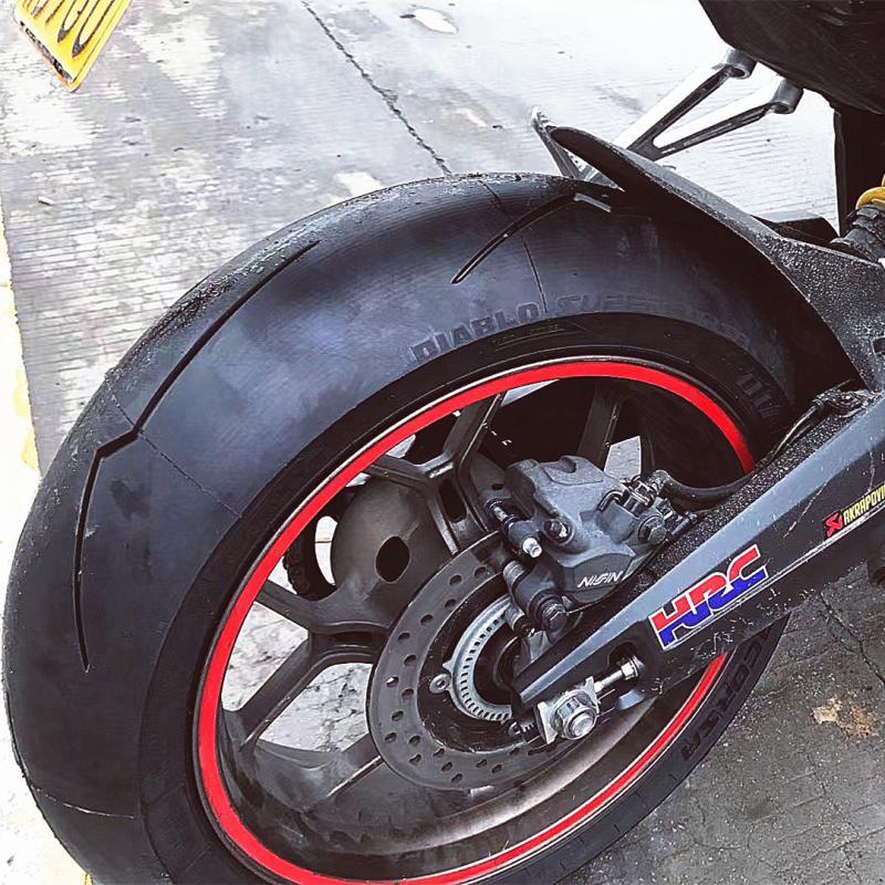 ยางรถจักรยานยนต์ Pirelli V2 SC2 Big Lightning 120 70 160 60 180 190 200 55 17