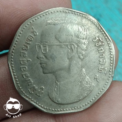 เหรียญ 5 บาทครุฑ 9 เหลี่ยมแท้ปี 2515 เหรียญเก่าเก็บ