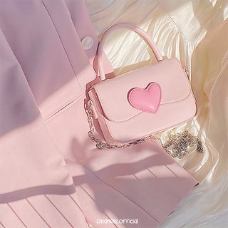 [ ทักแชทสอบถามสต๊อคก่อนกดสั่งซื้อ! ] — * Pinky bag 🍰 กระเป๋าสีชมพูลายหัวใจตรงกลาง ถือแล้วน่ารักมากมีสายโซ่สำหรับสะพายแถม